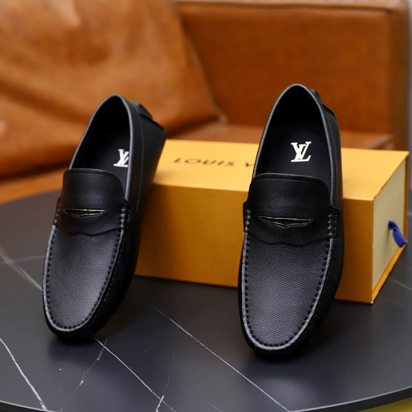 Ex-factory price: 480💰【LV】Louis Vuitton ⚠️High-end men’s driving and pedal series ⚠️38-44 (customized for 45) ⚠️All original cowhide leather! Thick and soft! Made entirely of calfskin lining! Rubber sheet anti-slip beanie sole! Three-dimensional package technology! Fashionable and classic! Handicrafts! Original high quality! Feel free to compare!